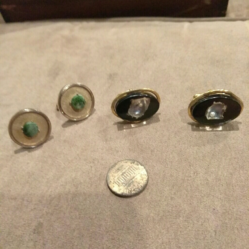 2 sets of cuff links